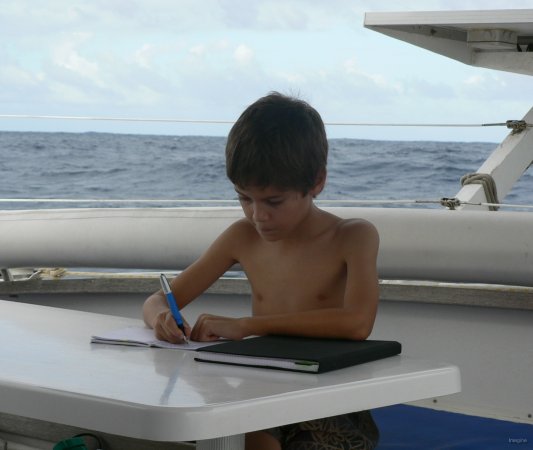 18- Bastien ecrit son journal de bord 